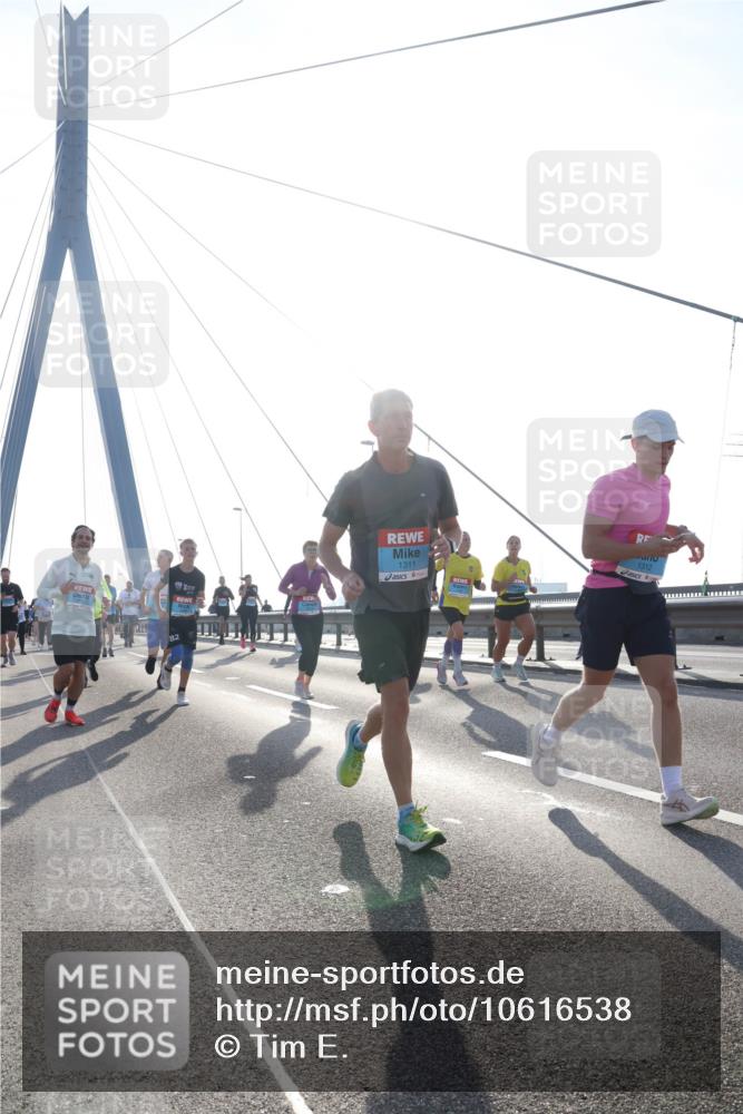 03.10.2026 - Köhlbrandbrückenlauf Tim E. http://msf.ph/oto/10616538 03.10.2026 09:33:55 Position 1 1311, 1312 meine-sportfotos.de