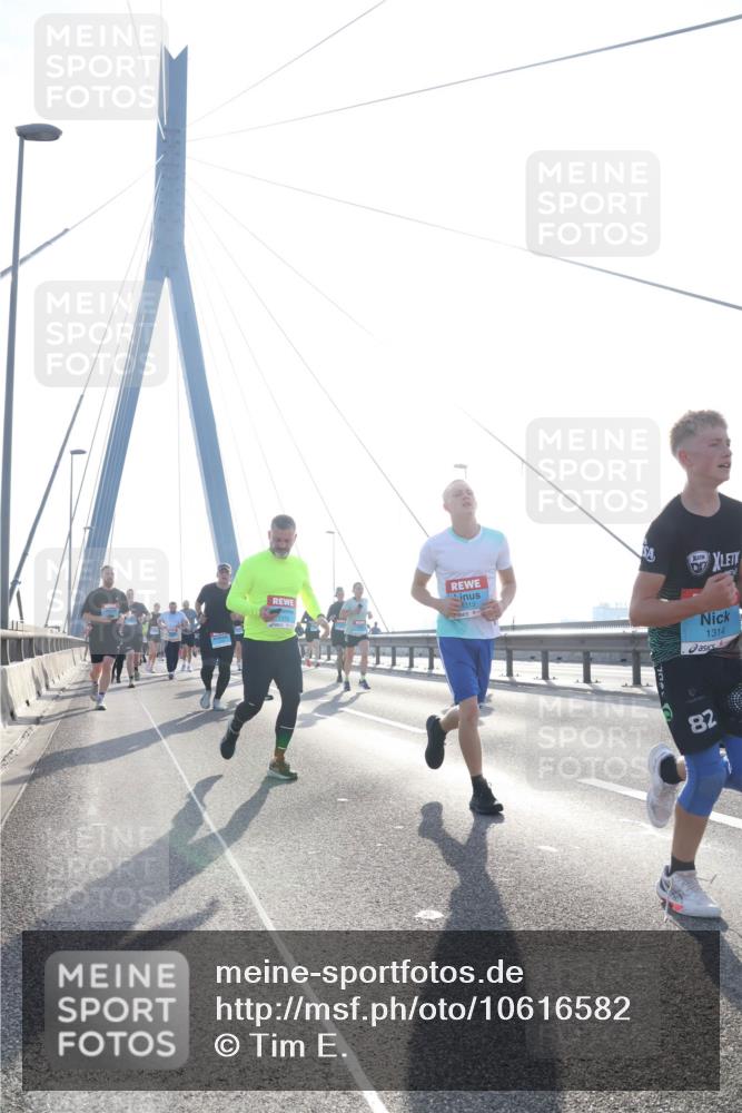 03.10.2026 - Köhlbrandbrückenlauf Tim E. http://msf.ph/oto/10616582 03.10.2026 09:33:58 Position 1 1313, 1314, 82 meine-sportfotos.de