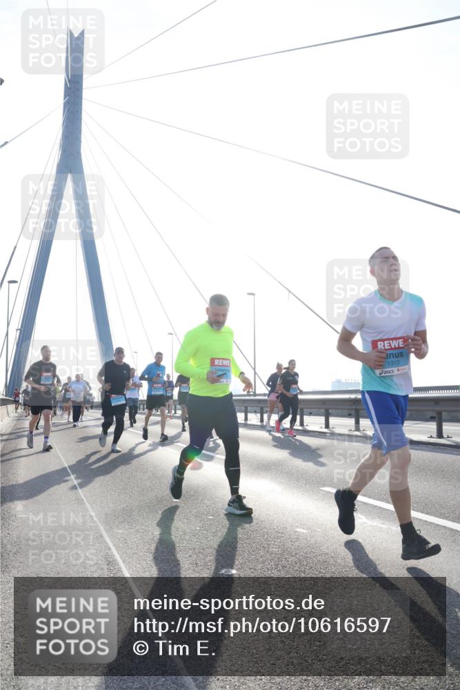 03.10.2026 - Köhlbrandbrückenlauf Tim E. http://msf.ph/oto/10616597 03.10.2026 09:33:59 Position 1 1313 meine-sportfotos.de