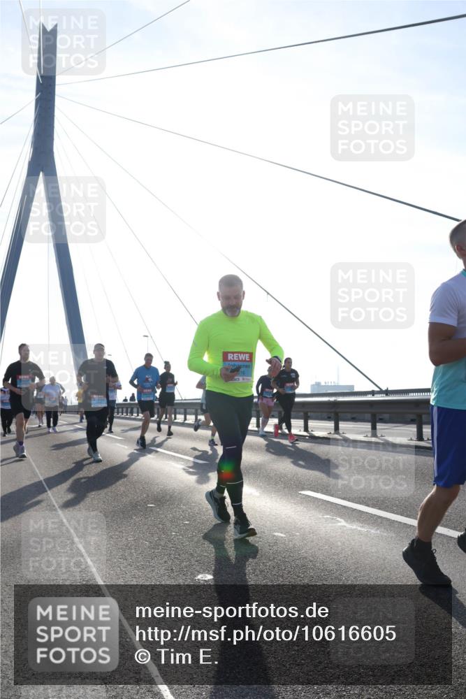 03.10.2026 - Köhlbrandbrückenlauf Tim E. http://msf.ph/oto/10616605 03.10.2026 09:33:59 Position 1 16 meine-sportfotos.de