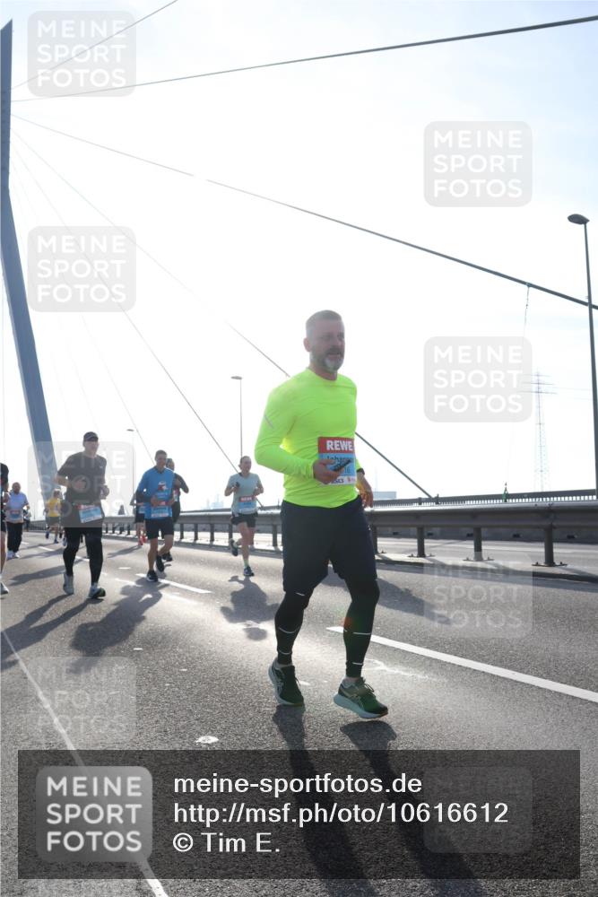 03.10.2026 - Köhlbrandbrückenlauf Tim E. http://msf.ph/oto/10616612 03.10.2026 09:33:59 Position 1 16 meine-sportfotos.de