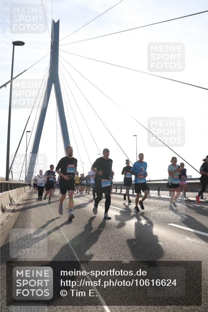 03.10.2026 - Köhlbrandbrückenlauf Tim E. http://msf.ph/oto/10616624 03.10.2026 09:34:00 Position 1  meine-sportfotos.de