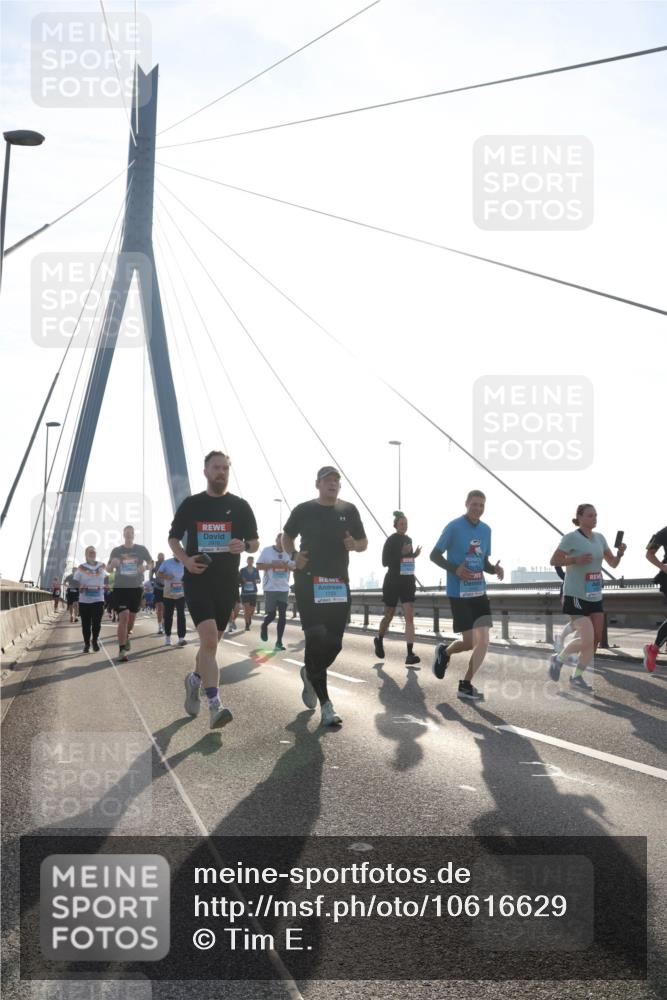 03.10.2026 - Köhlbrandbrückenlauf Tim E. http://msf.ph/oto/10616629 03.10.2026 09:34:00 Position 1  meine-sportfotos.de