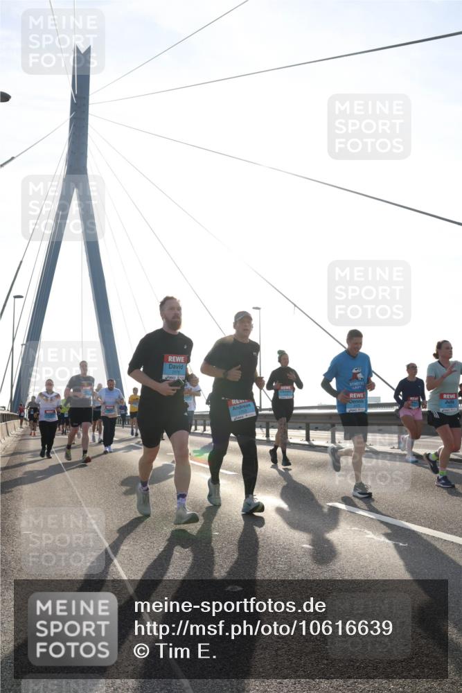 03.10.2026 - Köhlbrandbrückenlauf Tim E. http://msf.ph/oto/10616639 03.10.2026 09:34:01 Position 1  meine-sportfotos.de
