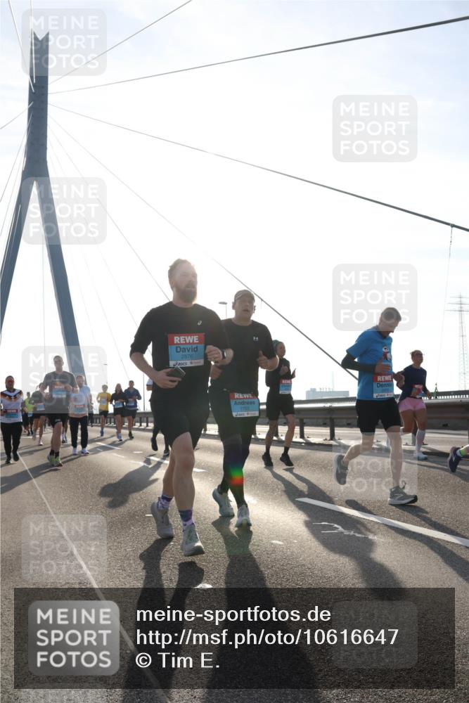 03.10.2026 - Köhlbrandbrückenlauf Tim E. http://msf.ph/oto/10616647 03.10.2026 09:34:01 Position 1 2876, 1753 meine-sportfotos.de