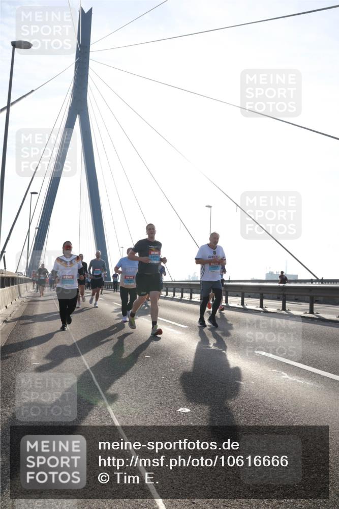 03.10.2026 - Köhlbrandbrückenlauf Tim E. http://msf.ph/oto/10616666 03.10.2026 09:34:02 Position 1  meine-sportfotos.de