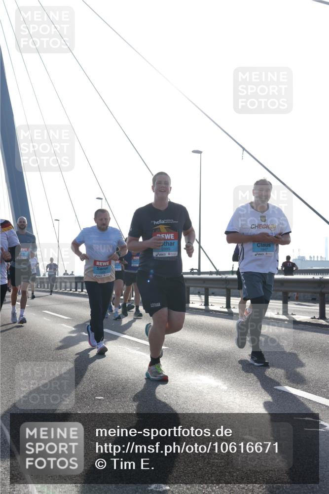 03.10.2026 - Köhlbrandbrückenlauf Tim E. http://msf.ph/oto/10616671 03.10.2026 09:34:03 Position 1 2889, 24, 1947 meine-sportfotos.de