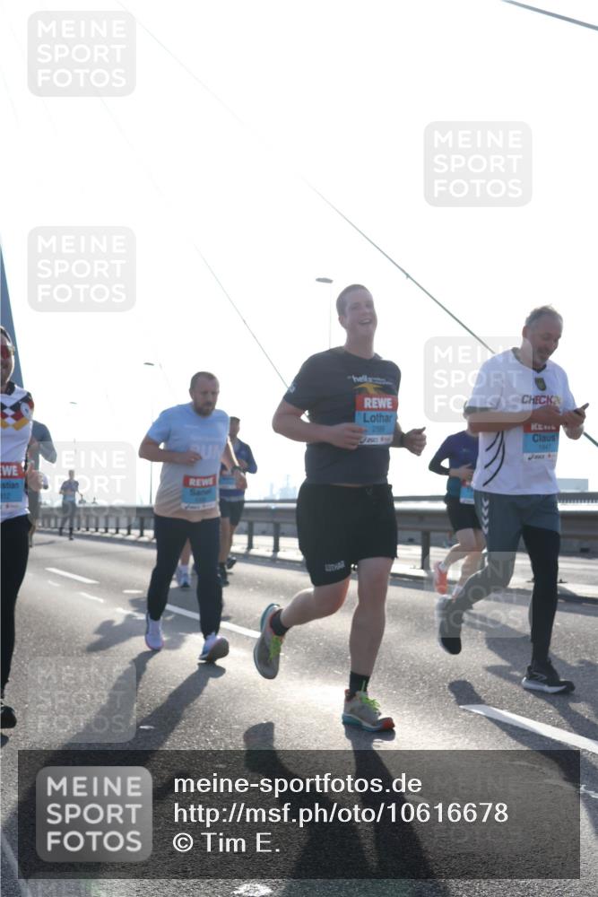 03.10.2026 - Köhlbrandbrückenlauf Tim E. http://msf.ph/oto/10616678 03.10.2026 09:34:03 Position 1 312, 2, 2889, 1947 meine-sportfotos.de