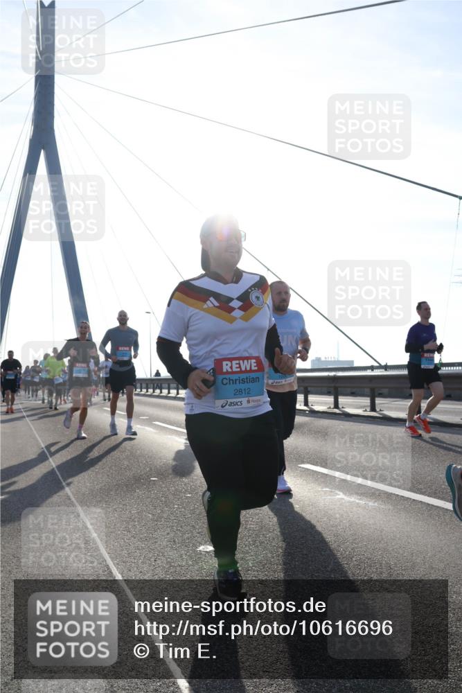 03.10.2026 - Köhlbrandbrückenlauf Tim E. http://msf.ph/oto/10616696 03.10.2026 09:34:04 Position 1 2812 meine-sportfotos.de