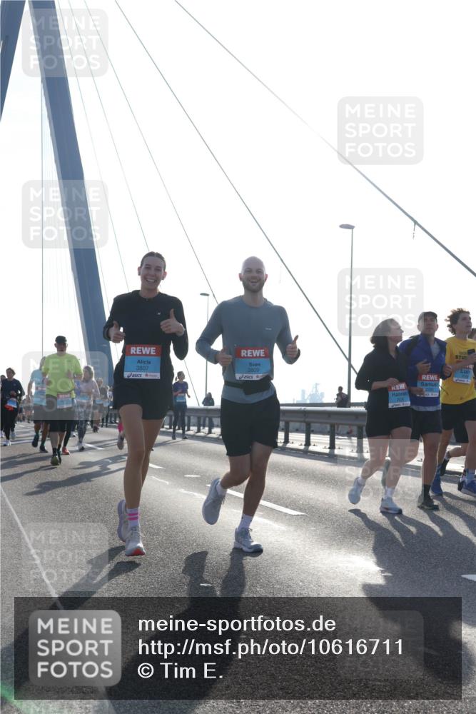 03.10.2026 - Köhlbrandbrückenlauf Tim E. http://msf.ph/oto/10616711 03.10.2026 09:34:05 Position 1 3807, 3809 meine-sportfotos.de