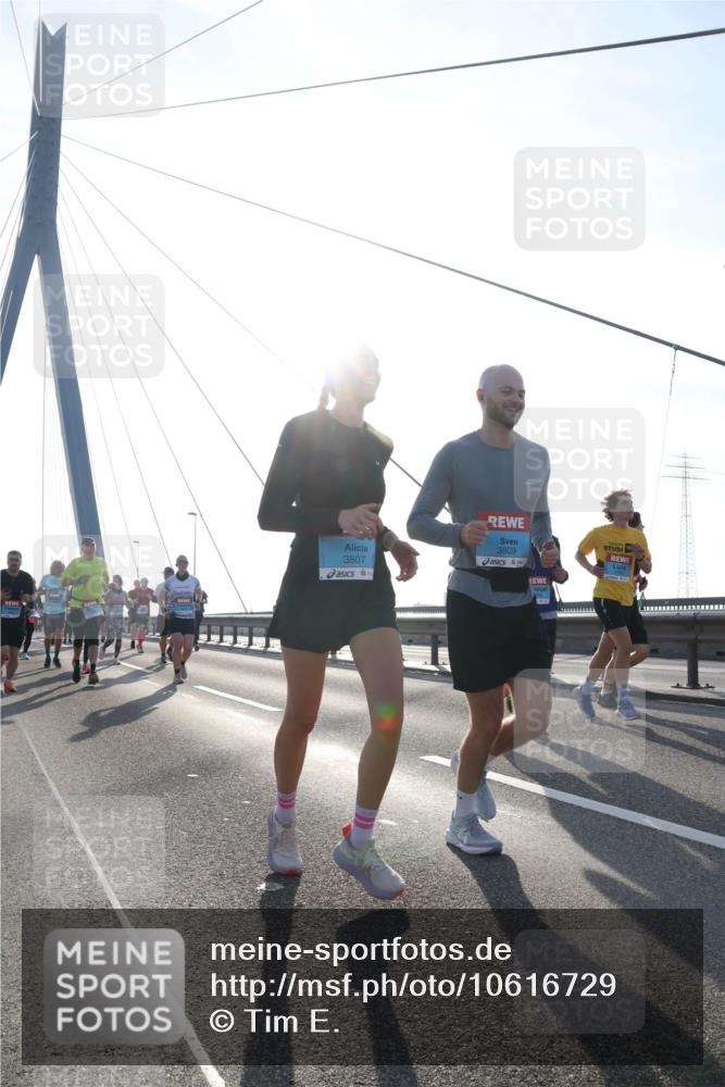 03.10.2026 - Köhlbrandbrückenlauf Tim E. http://msf.ph/oto/10616729 03.10.2026 09:34:06 Position 1 3809, 3807 meine-sportfotos.de