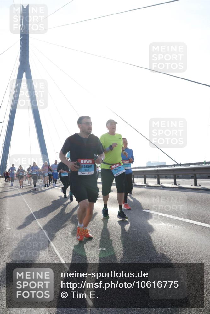 03.10.2026 - Köhlbrandbrückenlauf Tim E. http://msf.ph/oto/10616775 03.10.2026 09:34:10 Position 1 2831 meine-sportfotos.de