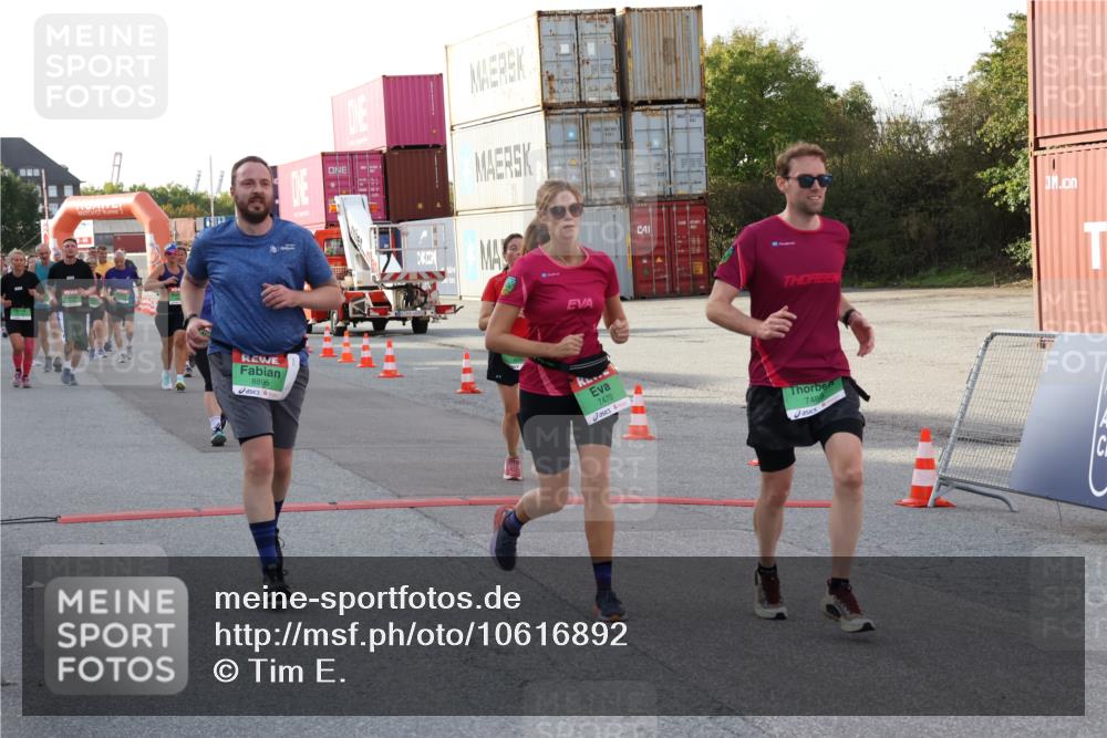 03.10.2026 - Köhlbrandbrückenlauf Tim E. http://msf.ph/oto/10616892 03.10.2026 16:21:20 Ziel 4108, 7097, 7439, 7469, 7470, 7734, 7735, 7738, 7902, 7903, 8110, 8490, 8546, 8708, 8728, 8806, 8842, 8845, 8860, 8895, 9000, 9394, 9689 meine-sportfotos.de