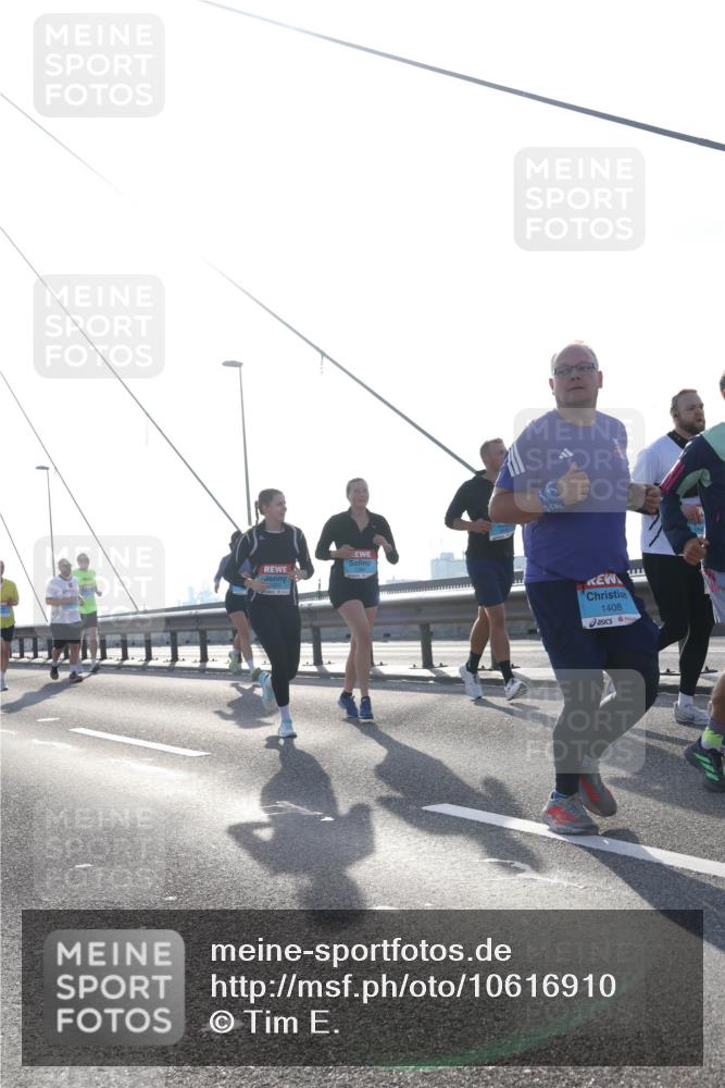 03.10.2026 - Köhlbrandbrückenlauf Tim E. http://msf.ph/oto/10616910 03.10.2026 09:34:19 Position 1 1408 meine-sportfotos.de