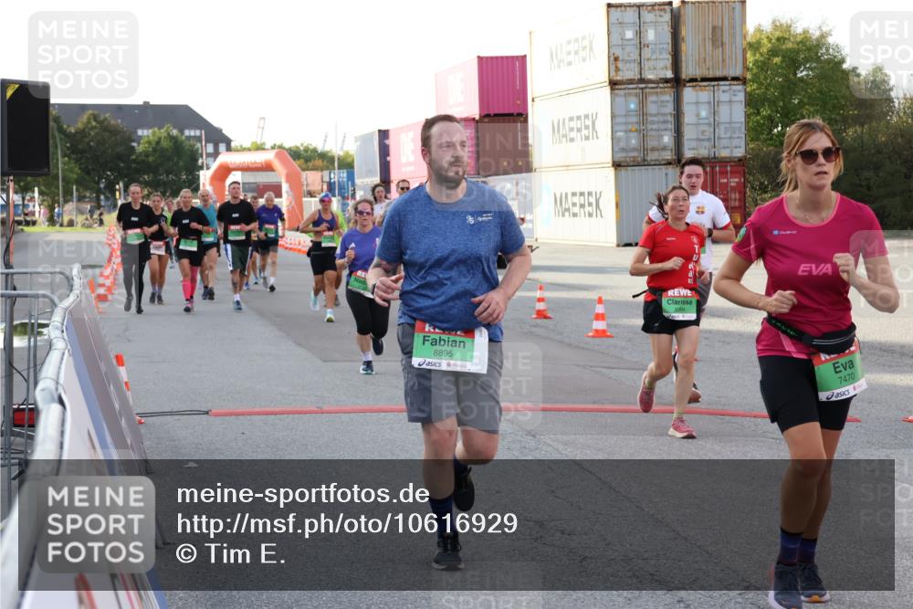 03.10.2026 - Köhlbrandbrückenlauf Tim E. http://msf.ph/oto/10616929 03.10.2026 16:21:21 Ziel 4108, 7097, 7439, 7469, 7470, 7734, 7735, 7738, 7902, 7903, 8110, 8490, 8546, 8708, 8728, 8806, 8842, 8845, 8860, 8895, 9000, 9394, 9689, 9739, 9740 meine-sportfotos.de