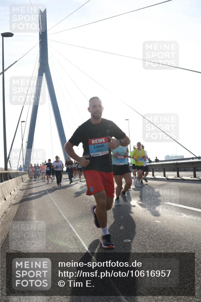 03.10.2026 - Köhlbrandbrückenlauf Tim E. http://msf.ph/oto/10616957 03.10.2026 09:34:23 Position 1 2857 meine-sportfotos.de