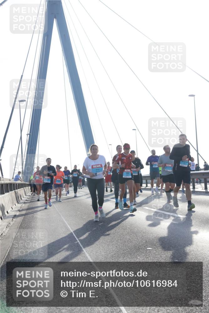 03.10.2026 - Köhlbrandbrückenlauf Tim E. http://msf.ph/oto/10616984 03.10.2026 09:34:24 Position 1  meine-sportfotos.de
