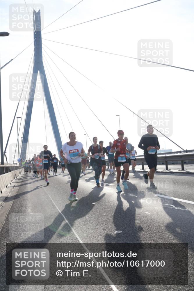 03.10.2026 - Köhlbrandbrückenlauf Tim E. http://msf.ph/oto/10617000 03.10.2026 09:34:26 Position 1  meine-sportfotos.de