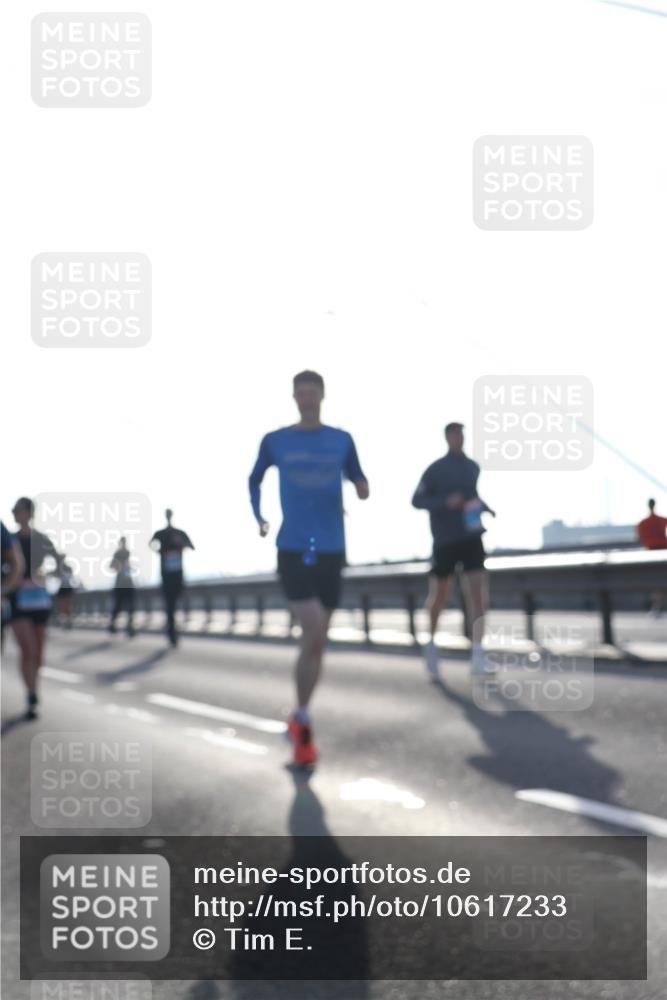 03.10.2026 - Köhlbrandbrückenlauf Tim E. http://msf.ph/oto/10617233 03.10.2026 09:34:43 Position 1  meine-sportfotos.de