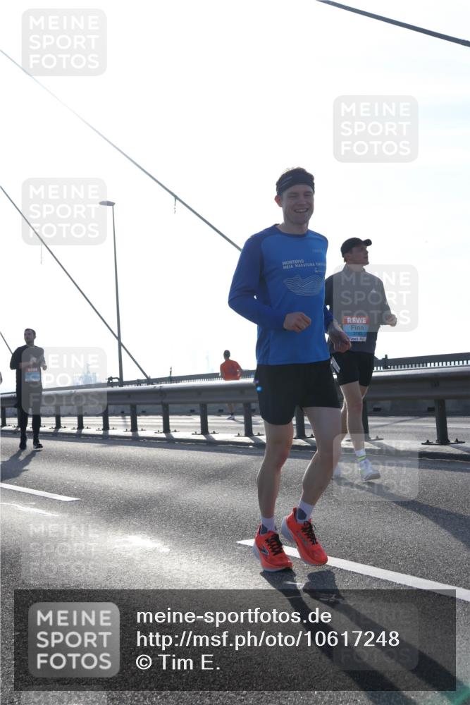 03.10.2026 - Köhlbrandbrückenlauf Tim E. http://msf.ph/oto/10617248 03.10.2026 09:34:45 Position 1  meine-sportfotos.de