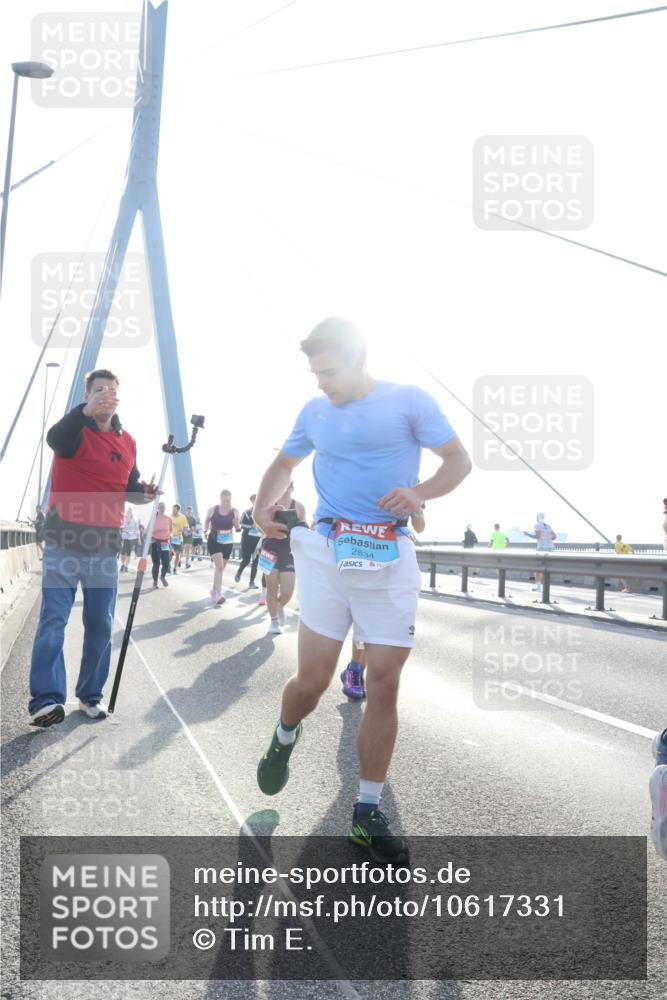 03.10.2026 - Köhlbrandbrückenlauf Tim E. http://msf.ph/oto/10617331 03.10.2026 09:34:56 Position 1 2834 meine-sportfotos.de