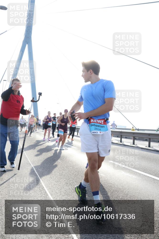 03.10.2026 - Köhlbrandbrückenlauf Tim E. http://msf.ph/oto/10617336 03.10.2026 09:34:56 Position 1 2834 meine-sportfotos.de