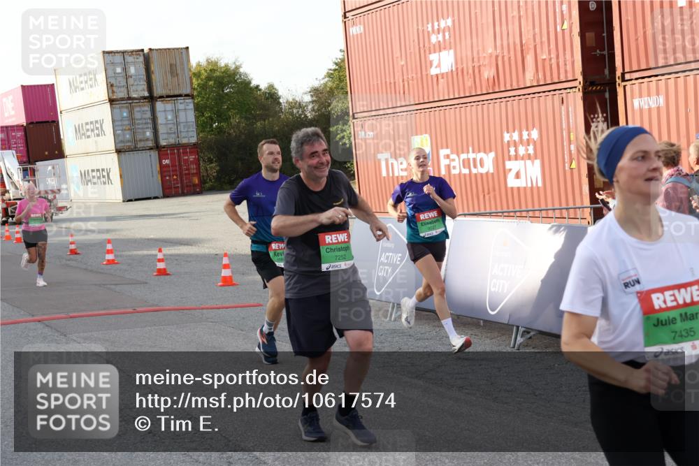03.10.2026 - Köhlbrandbrückenlauf Tim E. http://msf.ph/oto/10617574 03.10.2026 16:21:45 Ziel 7028, 7134, 7151, 7218, 7252, 7432, 7435, 7487, 7651, 8580, 8591, 8609, 8878, 9079, 9095, 9147, 9227, 9261, 9301, 9309, 9473 meine-sportfotos.de
