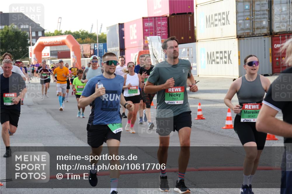 03.10.2026 - Köhlbrandbrückenlauf Tim E. http://msf.ph/oto/10617706 03.10.2026 16:21:52 Ziel 7134, 7151, 7156, 7200, 7201, 7218, 7487, 7651, 7834, 7926, 8436, 8591, 8609, 8695, 9095, 9147, 9309, 9310, 9473, 9474, 9691 meine-sportfotos.de