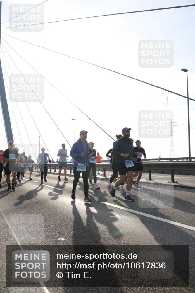 03.10.2026 - Köhlbrandbrückenlauf Tim E. http://msf.ph/oto/10617836 03.10.2026 09:35:50 Position 1  meine-sportfotos.de