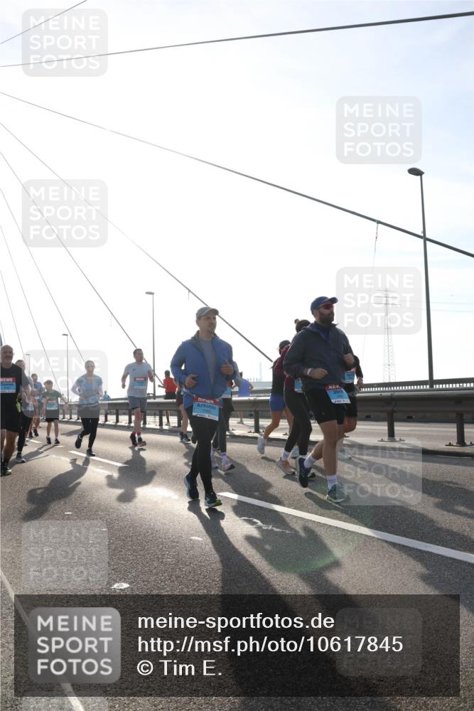 03.10.2026 - Köhlbrandbrückenlauf Tim E. http://msf.ph/oto/10617845 03.10.2026 09:35:50 Position 1  meine-sportfotos.de