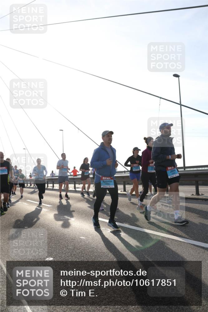 03.10.2026 - Köhlbrandbrückenlauf Tim E. http://msf.ph/oto/10617851 03.10.2026 09:35:50 Position 1 1592 meine-sportfotos.de
