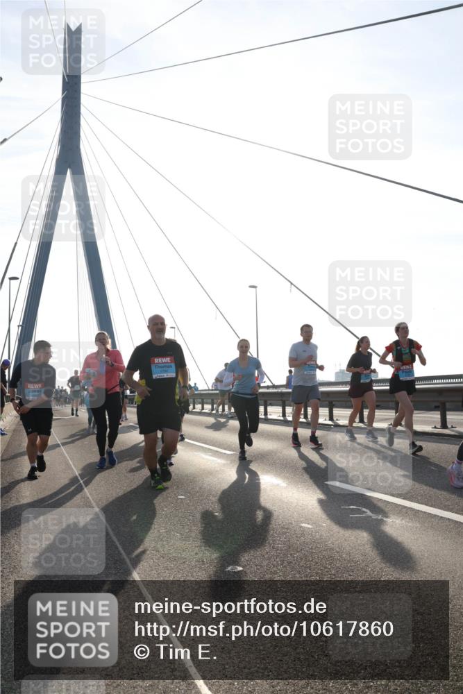 03.10.2026 - Köhlbrandbrückenlauf Tim E. http://msf.ph/oto/10617860 03.10.2026 09:35:51 Position 1  meine-sportfotos.de
