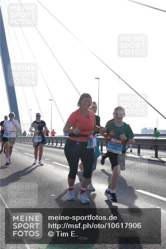 03.10.2026 - Köhlbrandbrückenlauf Tim E. http://msf.ph/oto/10617906 03.10.2026 09:35:55 Position 1 1230 meine-sportfotos.de