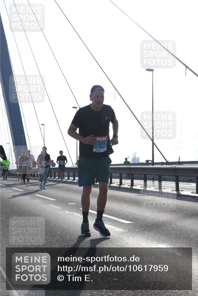 03.10.2026 - Köhlbrandbrückenlauf Tim E. http://msf.ph/oto/10617959 03.10.2026 09:35:59 Position 1 3084 meine-sportfotos.de