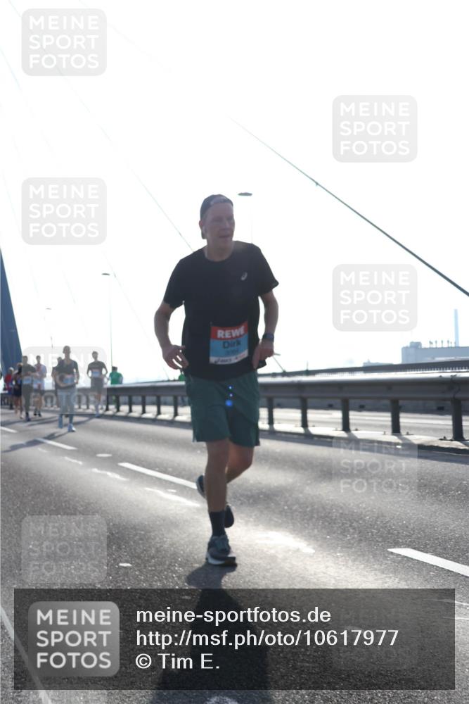 03.10.2026 - Köhlbrandbrückenlauf Tim E. http://msf.ph/oto/10617977 03.10.2026 09:36:00 Position 1  meine-sportfotos.de