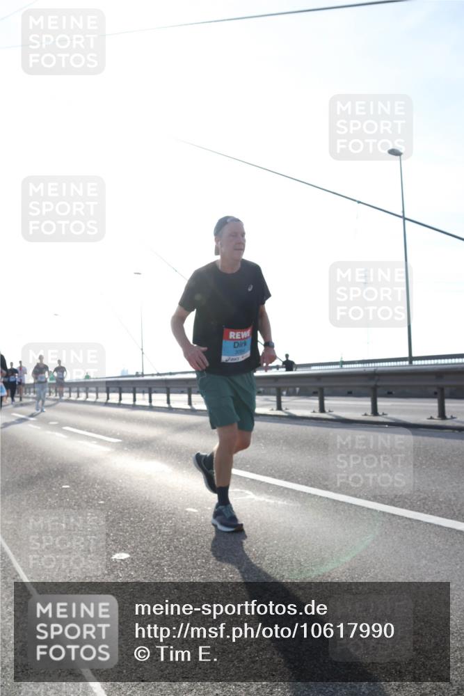 03.10.2026 - Köhlbrandbrückenlauf Tim E. http://msf.ph/oto/10617990 03.10.2026 09:36:01 Position 1  meine-sportfotos.de