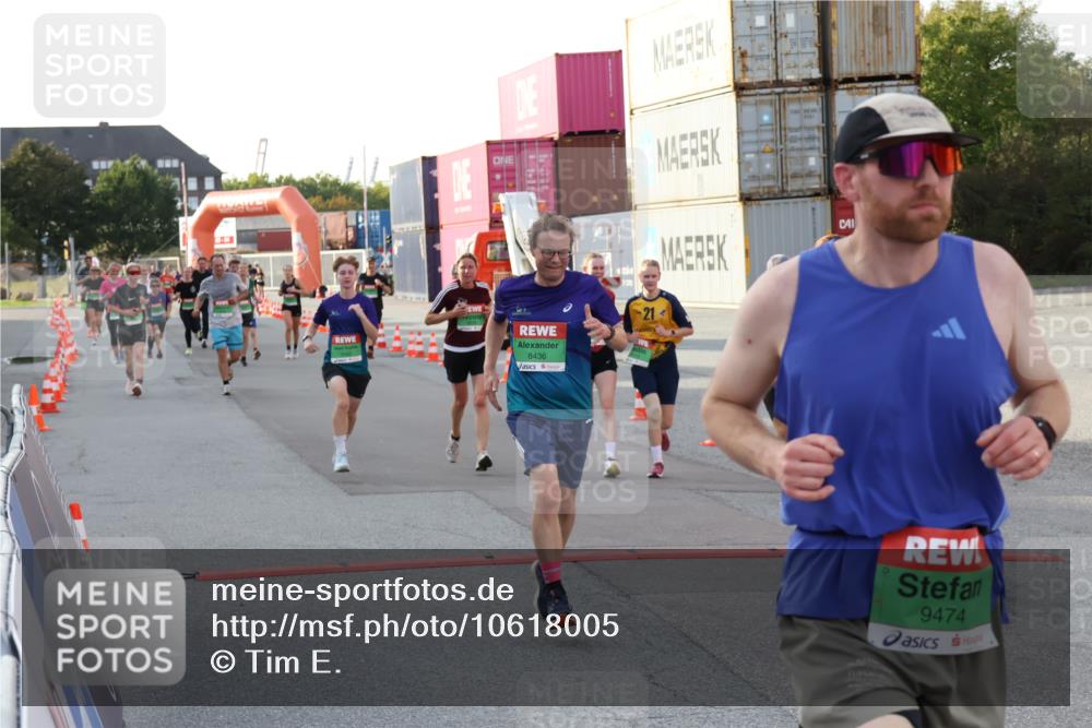 03.10.2026 - Köhlbrandbrückenlauf Tim E. http://msf.ph/oto/10618005 03.10.2026 16:22:02 Ziel 7140, 7141, 7156, 7200, 7201, 7485, 7486, 7891, 7926, 7944, 8436, 8695, 9014, 9015, 9021, 9245, 9307, 9346, 9392, 9474, 9691 meine-sportfotos.de