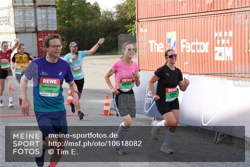 03.10.2026 - Köhlbrandbrückenlauf Tim E. http://msf.ph/oto/10618082 03.10.2026 16:22:03 Ziel 7140, 7141, 7200, 7201, 7229, 7485, 7486, 7891, 7926, 7944, 8436, 8474, 9014, 9015, 9021, 9245, 9307, 9346, 9392, 9474, 9691 meine-sportfotos.de
