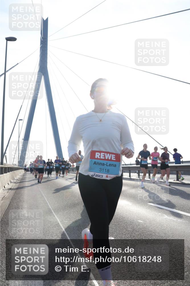 03.10.2026 - Köhlbrandbrückenlauf Tim E. http://msf.ph/oto/10618248 03.10.2026 09:36:18 Position 1 3118 meine-sportfotos.de