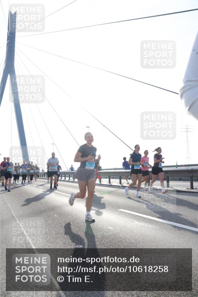 03.10.2026 - Köhlbrandbrückenlauf Tim E. http://msf.ph/oto/10618258 03.10.2026 09:36:19 Position 1  meine-sportfotos.de