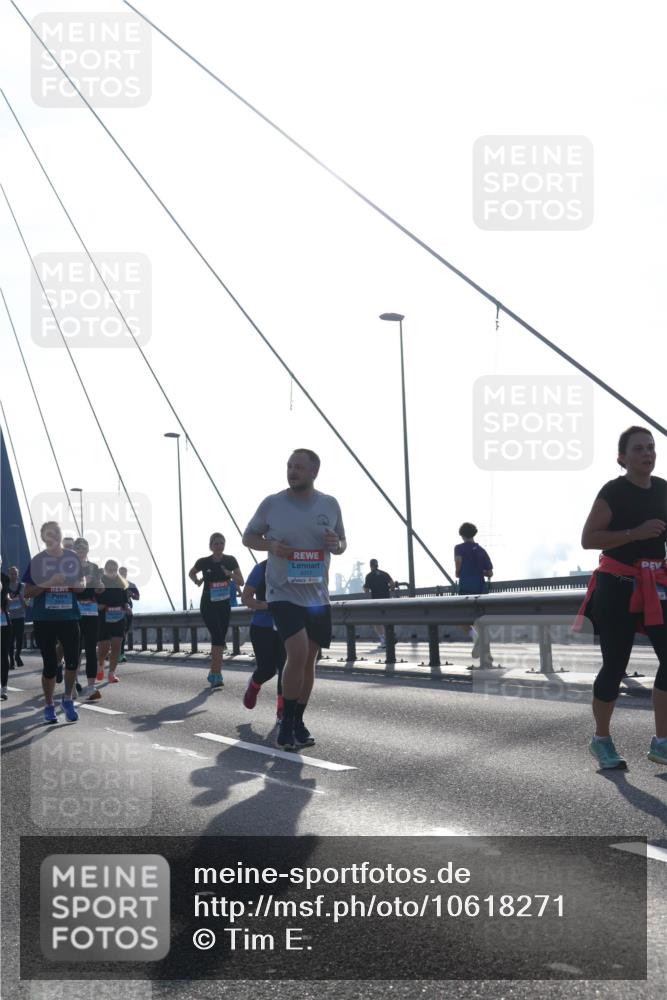 03.10.2026 - Köhlbrandbrückenlauf Tim E. http://msf.ph/oto/10618271 03.10.2026 09:36:20 Position 1  meine-sportfotos.de