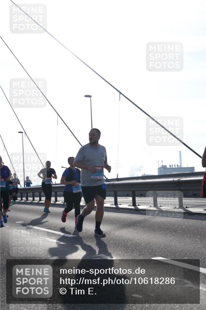03.10.2026 - Köhlbrandbrückenlauf Tim E. http://msf.ph/oto/10618286 03.10.2026 09:36:21 Position 1 3317 meine-sportfotos.de