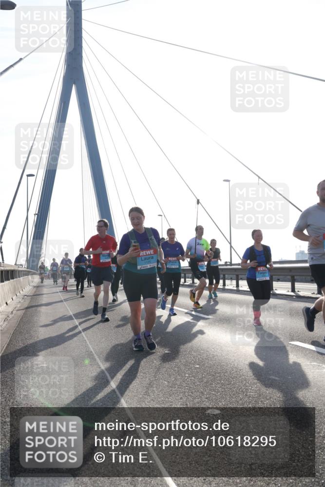 03.10.2026 - Köhlbrandbrückenlauf Tim E. http://msf.ph/oto/10618295 03.10.2026 09:36:22 Position 1 1125 meine-sportfotos.de