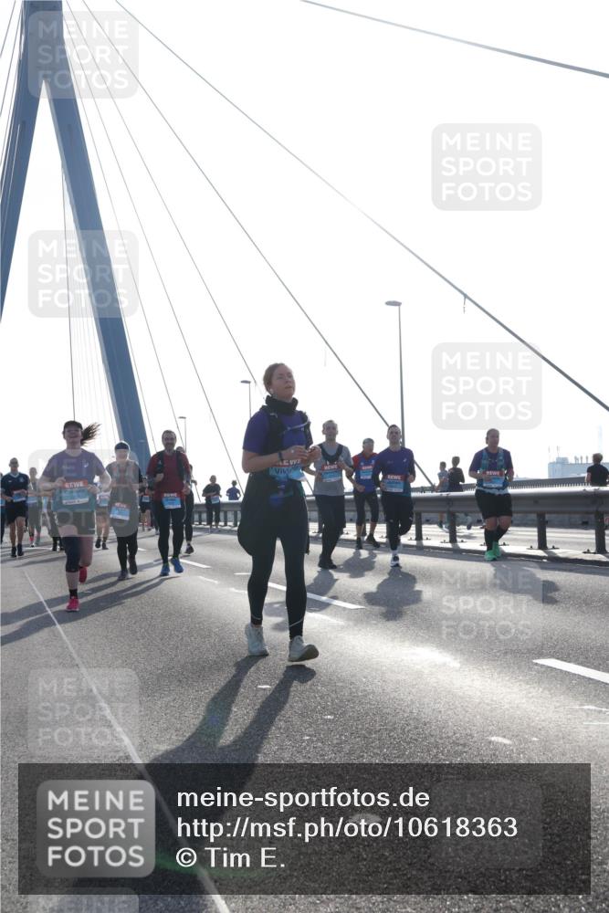 03.10.2026 - Köhlbrandbrückenlauf Tim E. http://msf.ph/oto/10618363 03.10.2026 09:36:27 Position 1  meine-sportfotos.de