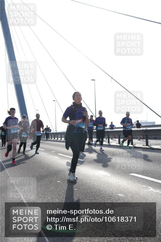 03.10.2026 - Köhlbrandbrückenlauf Tim E. http://msf.ph/oto/10618371 03.10.2026 09:36:27 Position 1  meine-sportfotos.de