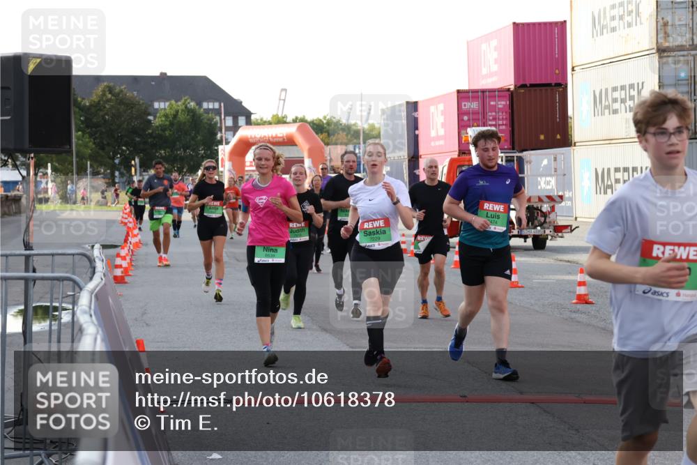 03.10.2026 - Köhlbrandbrückenlauf Tim E. http://msf.ph/oto/10618378 03.10.2026 16:22:12 Ziel 7140, 7141, 7229, 7485, 7486, 7793, 7819, 7890, 7891, 7944, 8474, 8504, 8639, 9021, 9178, 9346, 9347 meine-sportfotos.de