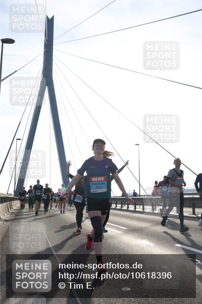 03.10.2026 - Köhlbrandbrückenlauf Tim E. http://msf.ph/oto/10618396 03.10.2026 09:36:29 Position 1 2953 meine-sportfotos.de