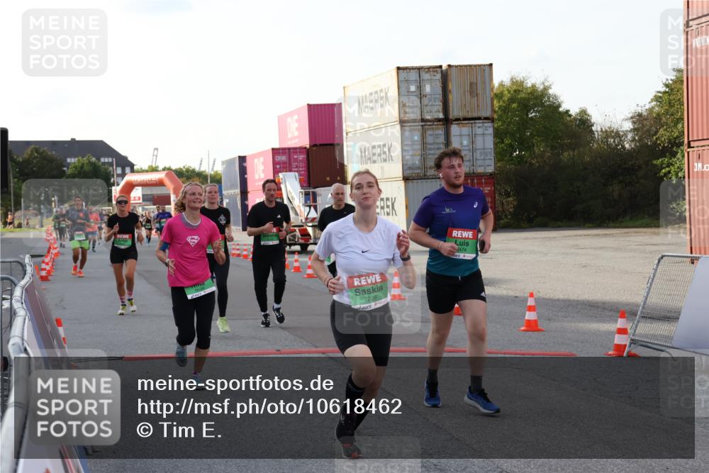 03.10.2026 - Köhlbrandbrückenlauf Tim E. http://msf.ph/oto/10618462 03.10.2026 16:22:14 Ziel 7141, 7163, 7229, 7486, 7793, 7819, 7890, 7891, 7944, 8474, 8504, 8639, 8983, 9021, 9178, 9347 meine-sportfotos.de