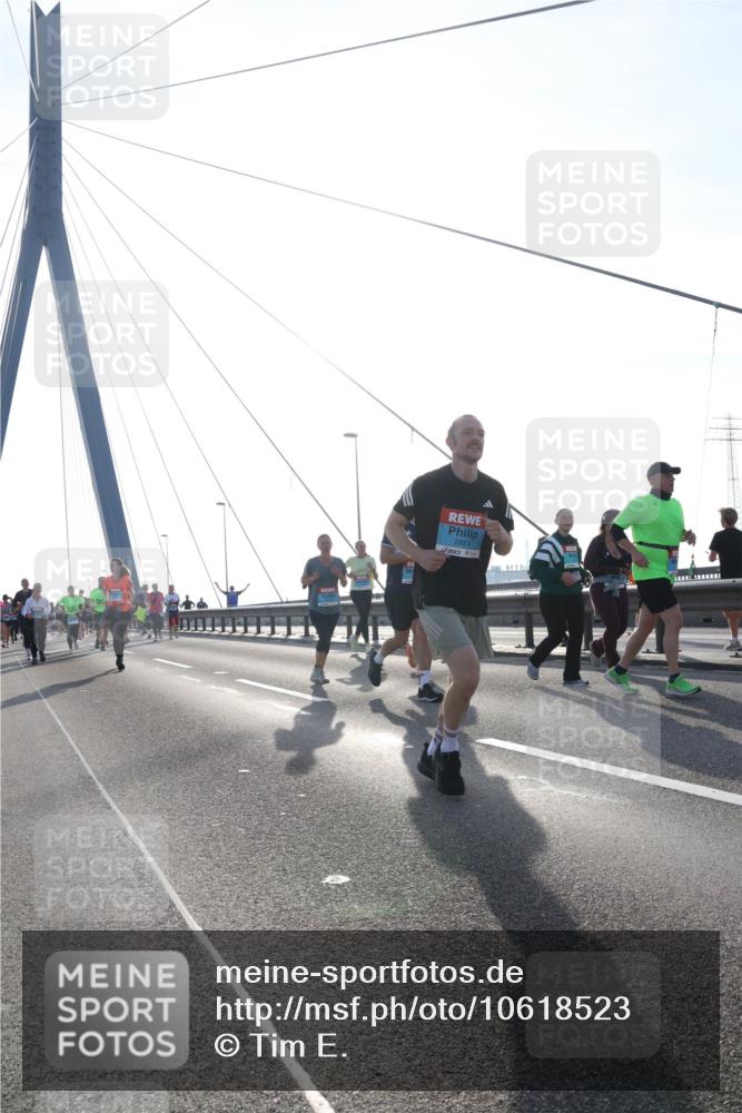03.10.2026 - Köhlbrandbrückenlauf Tim E. http://msf.ph/oto/10618523 03.10.2026 09:36:41 Position 1 2861 meine-sportfotos.de