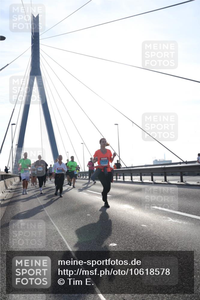 03.10.2026 - Köhlbrandbrückenlauf Tim E. http://msf.ph/oto/10618578 03.10.2026 09:36:45 Position 1  meine-sportfotos.de